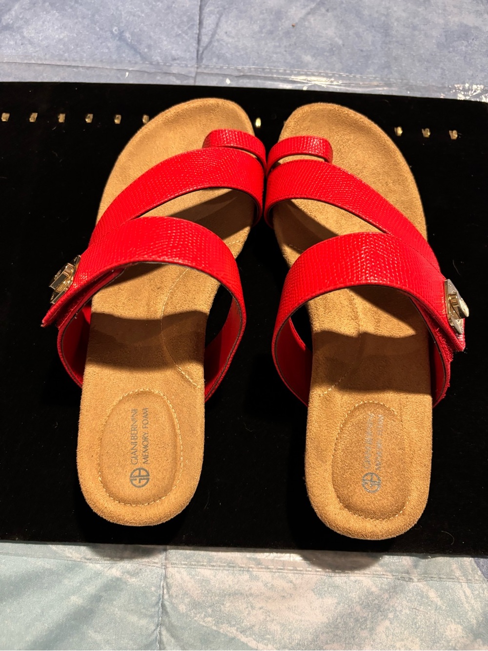 Giani Bernini Red Leather Toe-Ring Slide Sandal with Gold Logo Accent - Picture 3 of 9